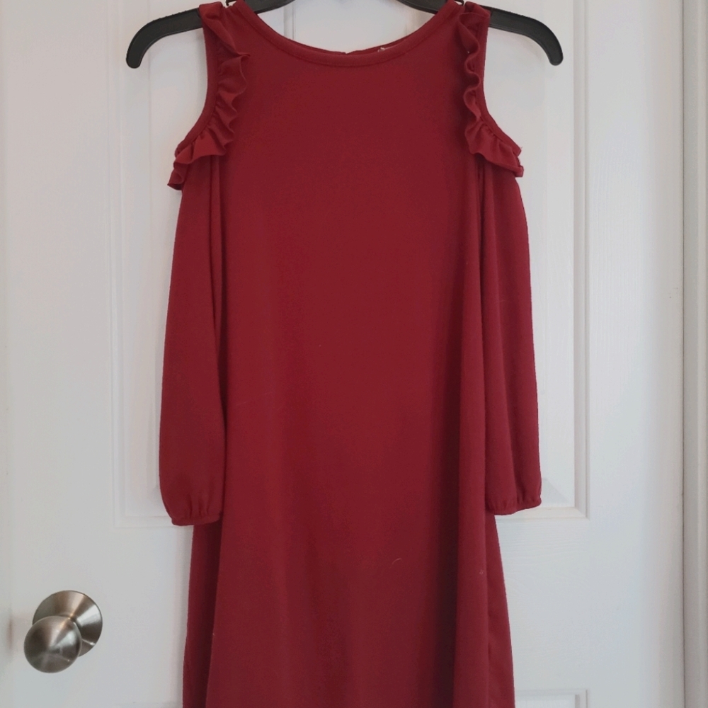 Long sleeved red dress with cold shoulder